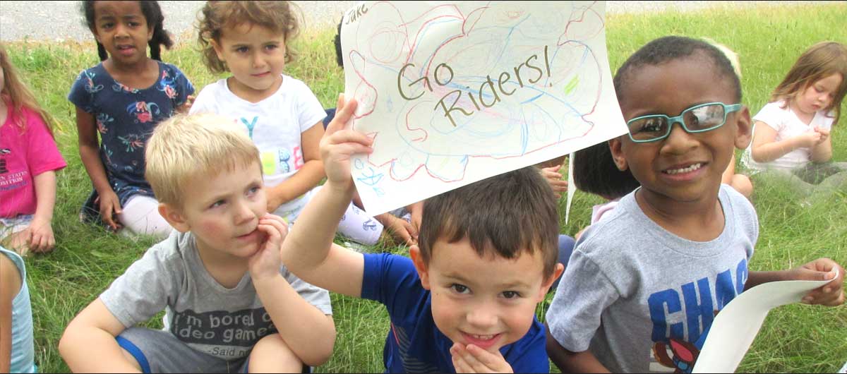 Kidz Korner Guilderland After School children crafting outside